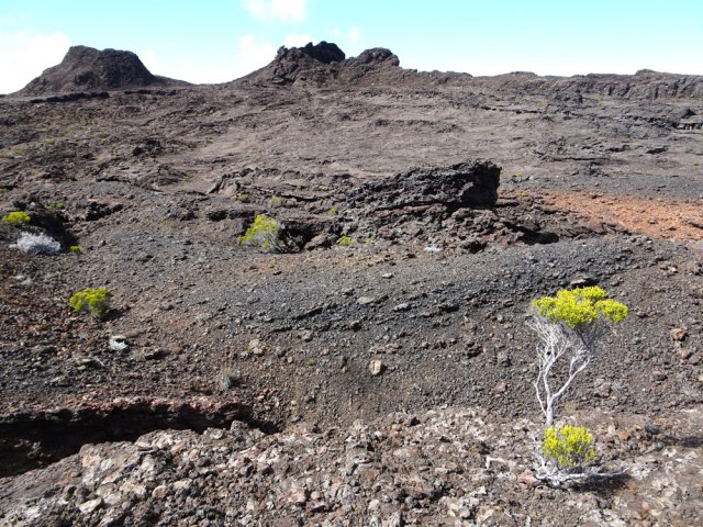 Les cratères Aubert de la Rue, sur la gauche, sont moins accessibles