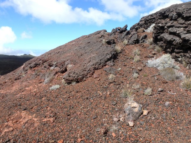 La brèche dans les rochers qui peut s'éviter en contournant l'obstacle