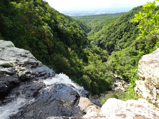 Le haut de la troisième cascade, la Grande Chipie, se rejoint facilement sur les rochers