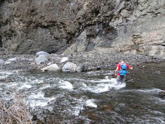 On cesse très vite de compter les traversées de rivière