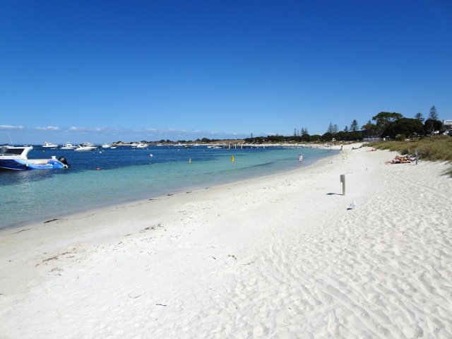 Une nouvelle plage de sable blanc éblouissant