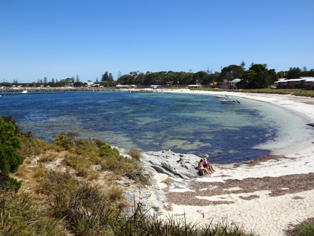 Jolies plages de sable blanc tout le tour de l'île