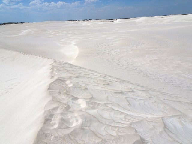 Plus loin, ce n'est que du sable blanc