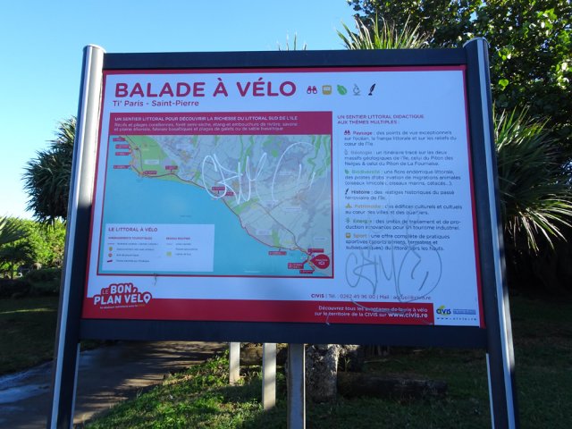 Le panneau à l'entrée de l'allée