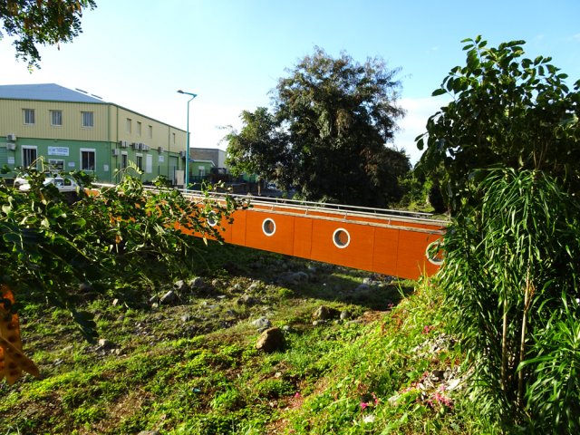 Franchir la passerelle repérée en début de boucle