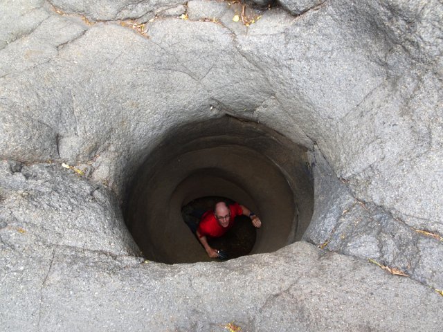 Il faut ramper sur le ventre pour rejoindre la troisième