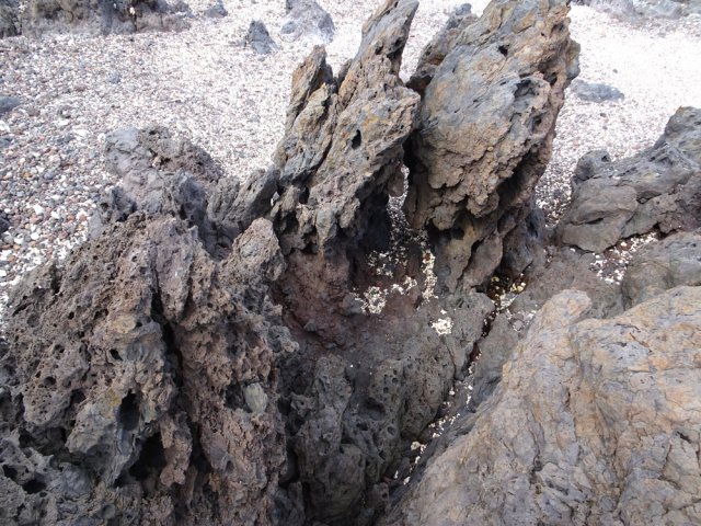 Incroyables sculptures naturelles de laves acérées