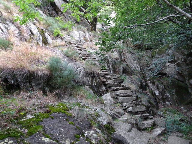 On cesse très vite de compter les marches en pierre
