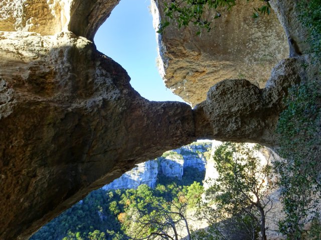 La grande arche qu'on admire depuis le parking du départ