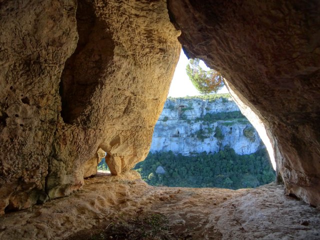 Prudence en s'approchant du vide lors de la visite de certaines cavités