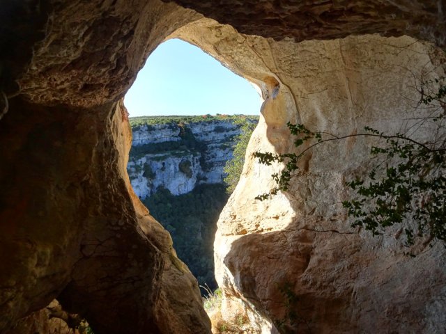 La dernière grotte avant d'emprunter le sentier menant au plateau