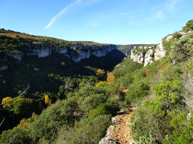 On rejoint le sentier du moulin d'Azam pour revenir à la Cesse