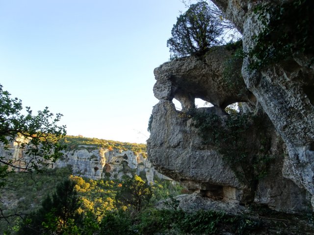 Les premières curiosités géologiques apparaissent rapidement