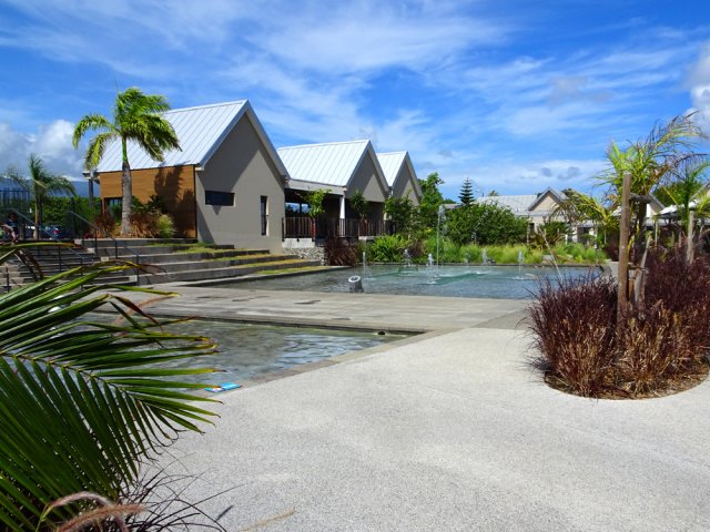Jeux d'eau avant de pénétrer dans le parc du Colosse