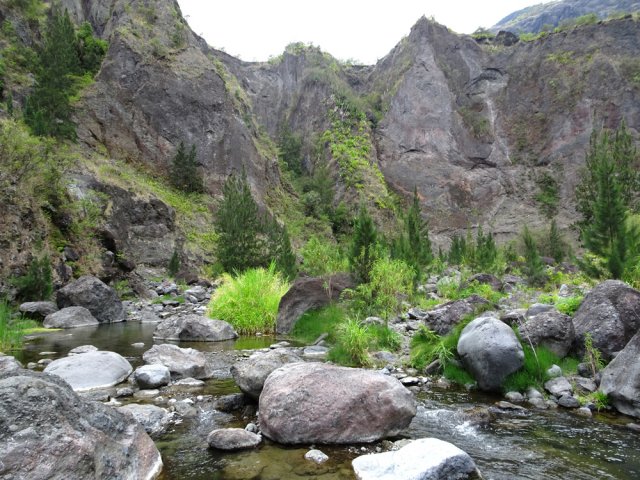 La rivière se franchit facilement à gué