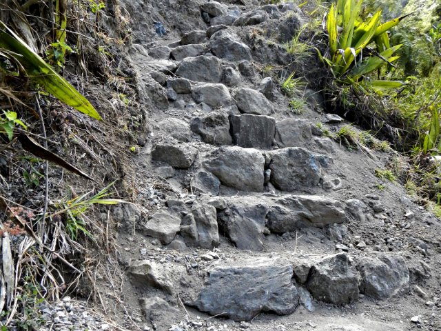 La descente depuis les Lataniers ravira les amateurs d'escaliers
