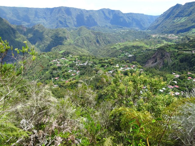 Points de vue sur l'Îlet à Vidot et la vallée de la Rivière du Mât
