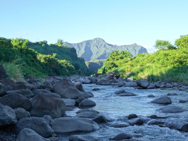On se retrouve sur les berges pour repérer d'autres statuettes