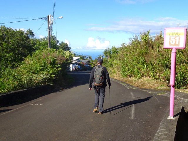 Départ par la Rue de la Cour pour les premiers points de vue