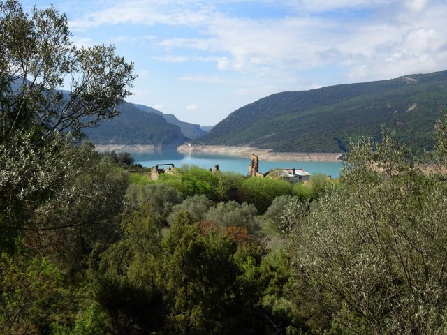 On rejoint enfin les ruines du village de Finestras