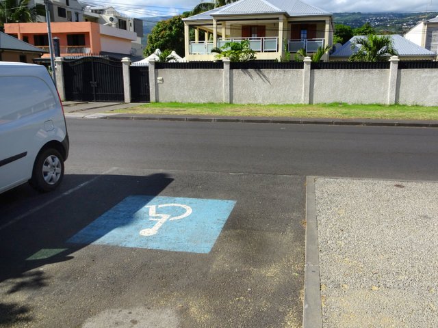 Possibilité de stationnement pour effectuer le parcours dans l'autre sens