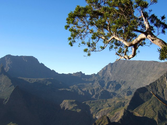Profiter de la courte distance pour se gaver de panoramas sur Mafate