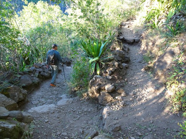 Quelques lacets serrés pour atténuer la pente ...