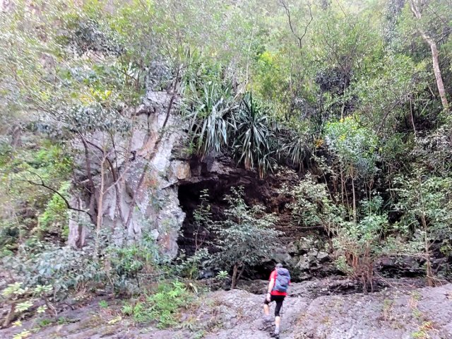 Montée un peu acrobatique vers l'arche