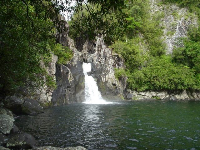 Courte visite à la cascade des Aigrettes avant de poursuivre vers l'amont