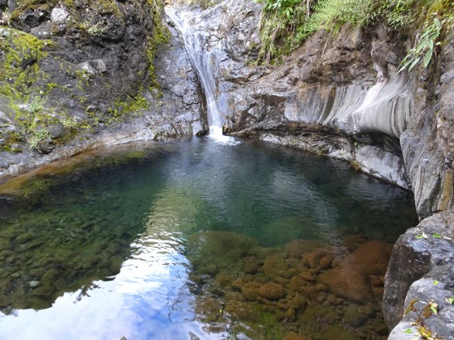 Courte remontée vers le Bassin et sa petite cascade