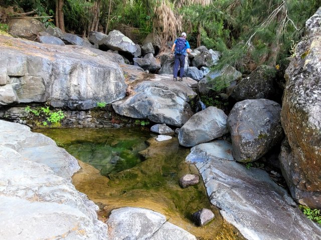 C'est parti pour plus d'une heure de montée jusqu'à la cascade