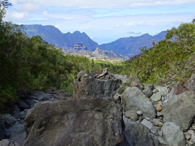 Points de vue nombreux sur le Dimitile et le Gros Morne de Gueule Rouge