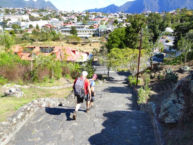 Encore des marches, mais plus régulières, pour terminer la boucle