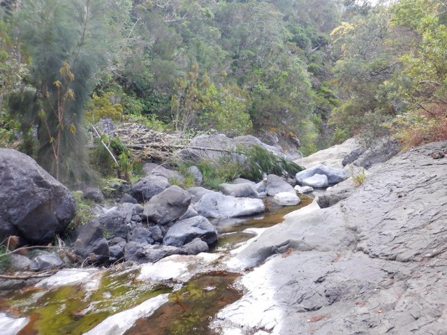 On arrive sur les plaques basaltiques avant de partir vers l'aval