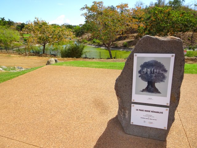 Le panneau d'inauguration du 9 juillet 2022