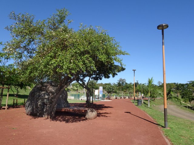 Des bancs originaux pour se reposer tout au long du parcours