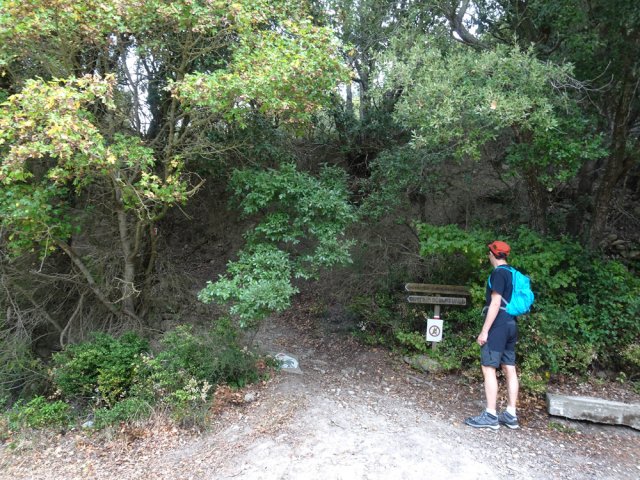 Début du sentier sculpturel à partir du village