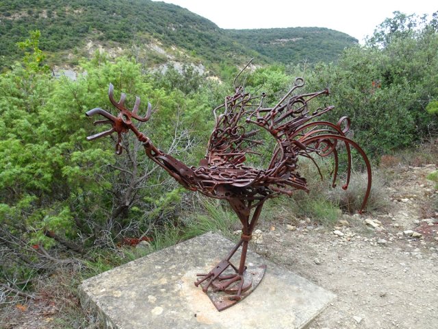 Le coq, première sculpture métallique rencontrée