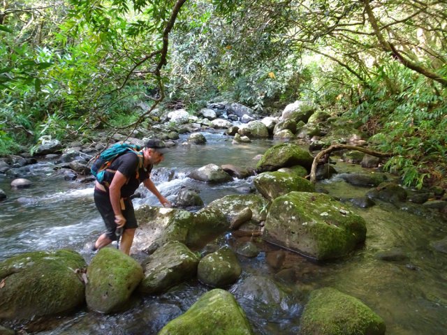 Garder à l'esprit qu'on ne fait que traverser la rivière et très rarement la suivre