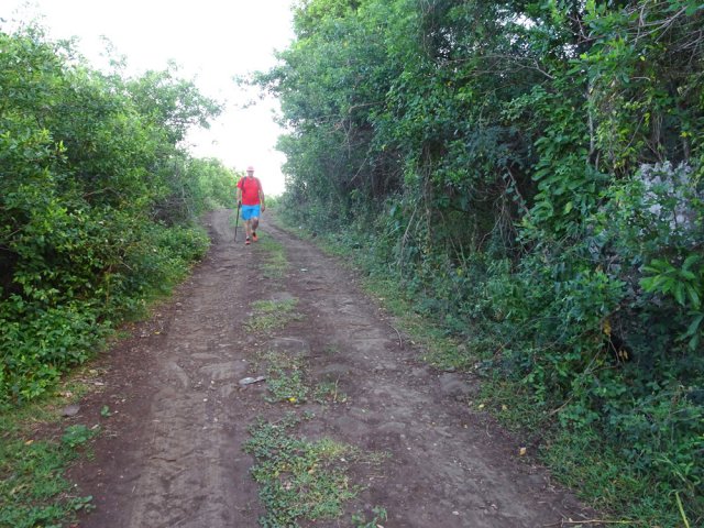 Début de la boucle sur un chemin empierré