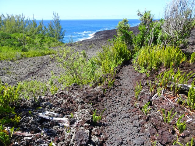 Forte descente pour franchir un cassé de lave