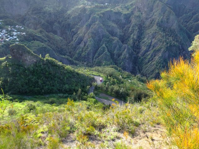 On se situe à la verticale de l'entrée du tunnel côté Palmiste Rouge