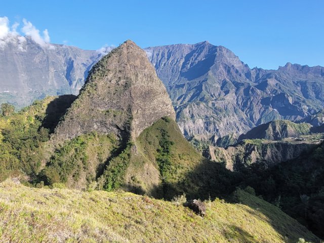 Le Piton Fougères baigné de soleil