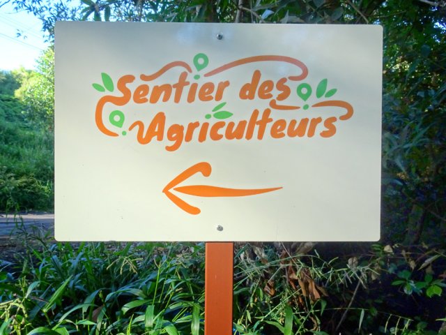 Les panneaux de direction assez nombreux pour ne pas s'égarer