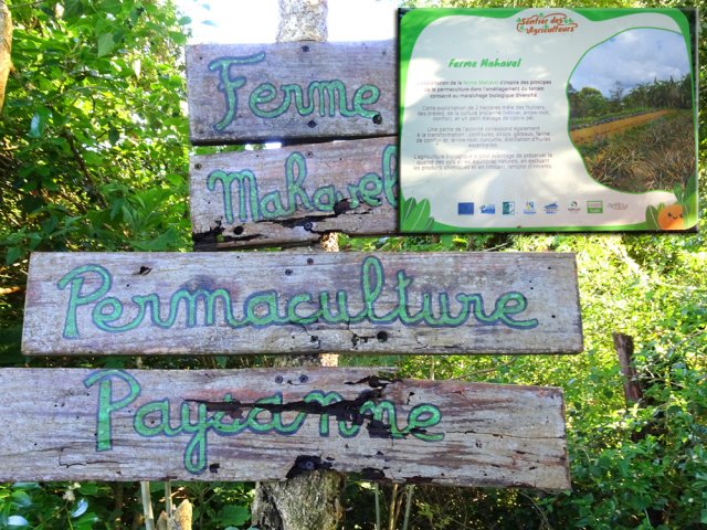 Le parcours passe à 200 m de la ferme de Mahavel