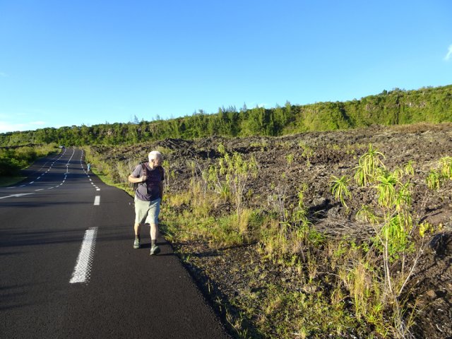 Pour une fois, marcher le long d'une route présente de l'intérêt