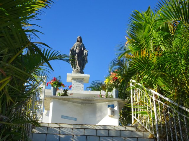 Une grande Vierge au début du Chemin L'Evêque !