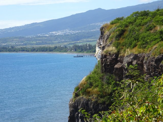On domine la Marianne et son long nez blanc