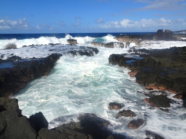 Attention en s'approchant si les vagues sont fortes