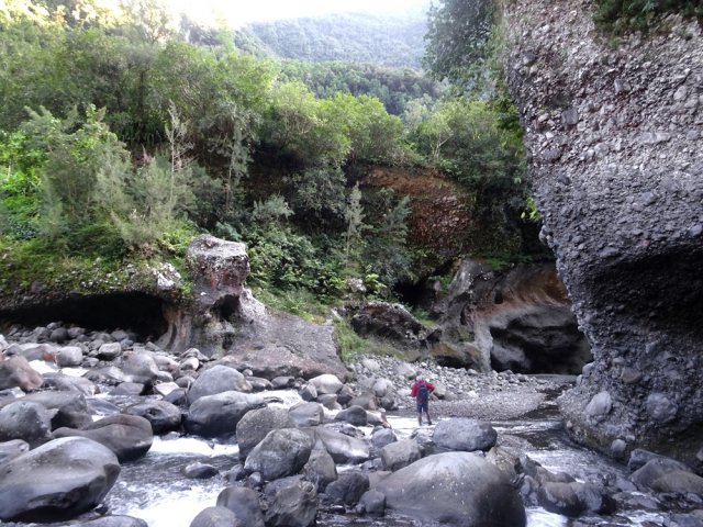 Superbe canyon aux flancs déchiquetés